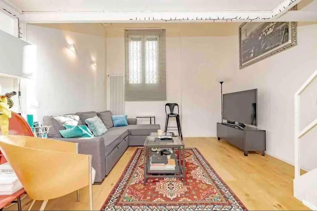 Cozy Apartment Near Bocconi-1
