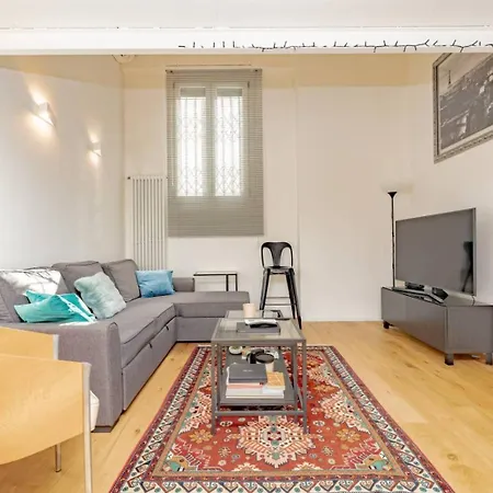 Cozy Apartment Near Bocconi-2
