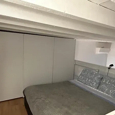 Cozy Apartment Near Bocconi-3
